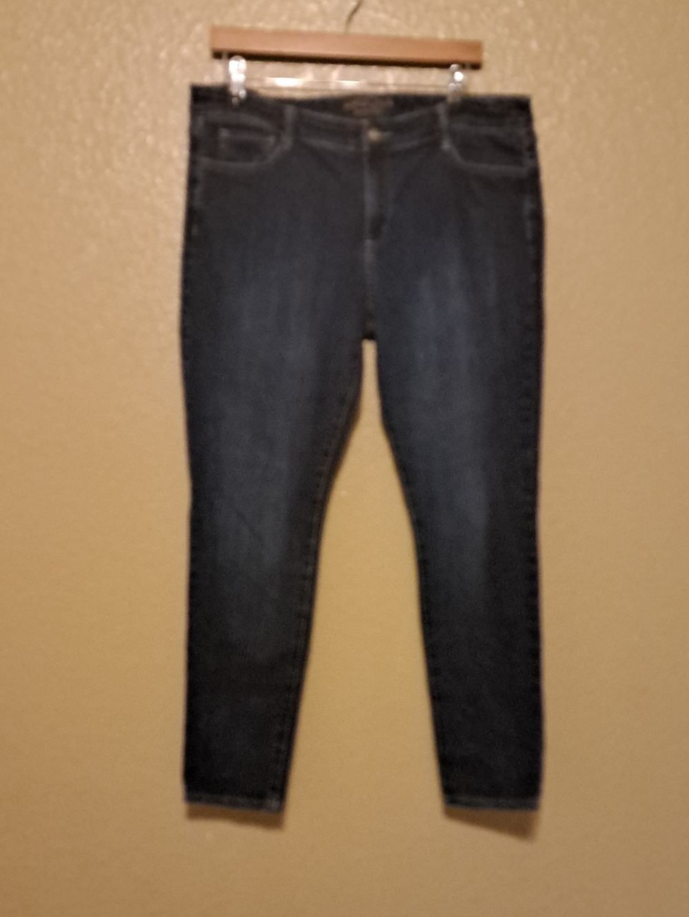 Arizona Jeans Co Dark Blue Womenâs Stretch Skinny Jeans. Size 17 Average.